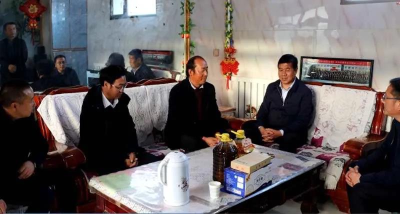 梁维吉看望慰问瓜州县广至藏族乡移民群众